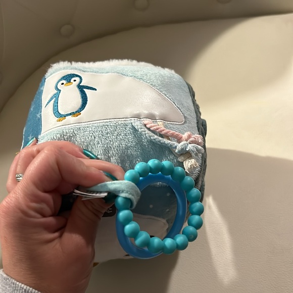 Little Big Friends plush activity cube - Picture 2 of 6